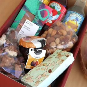 Puur Vegan close up vegan genieten pakket cadeau met bio frisdrank en chocolade